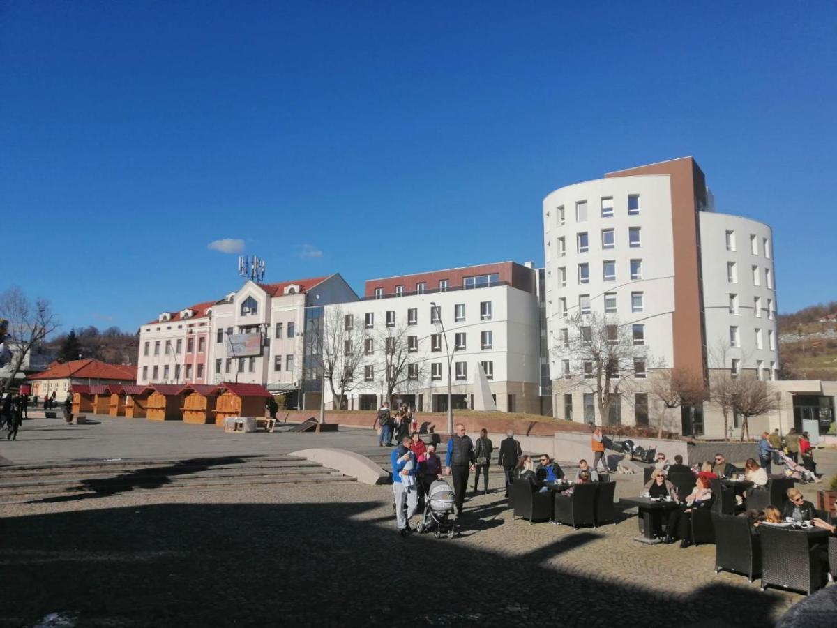 Apartman Viktoria Тузла Екстериор снимка
