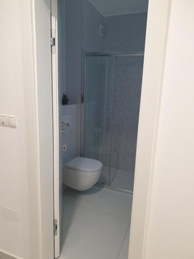 Apartman Viktoria Тузла Екстериор снимка