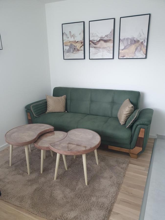 Apartman Viktoria Тузла Екстериор снимка