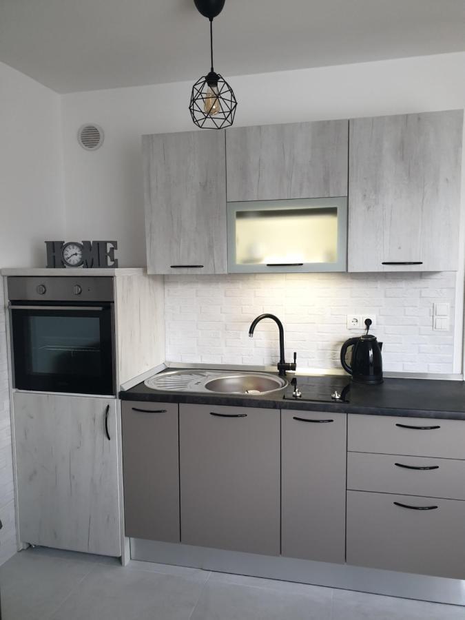 Apartman Viktoria Тузла Екстериор снимка